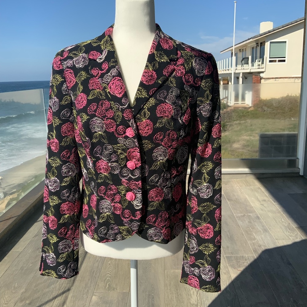 Nicole Miller “Rose” Jacket. Size 8. 97% Polyester. 3% Spandex. Gently Worn.